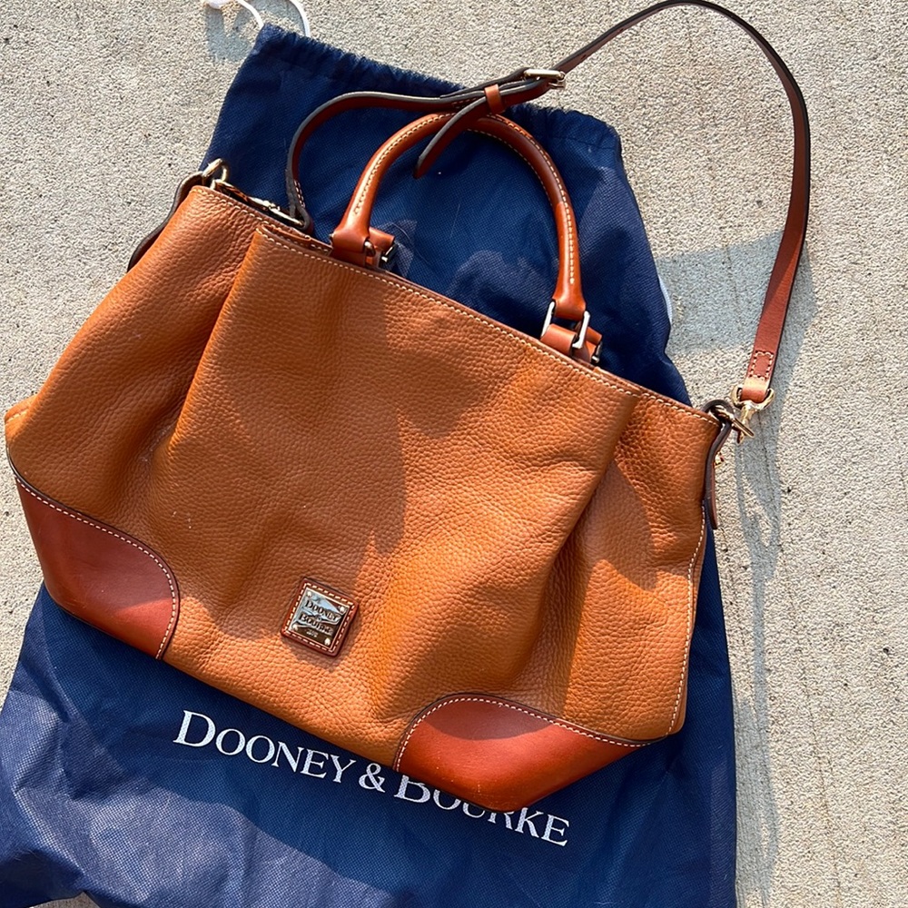 Dooney &Bourke